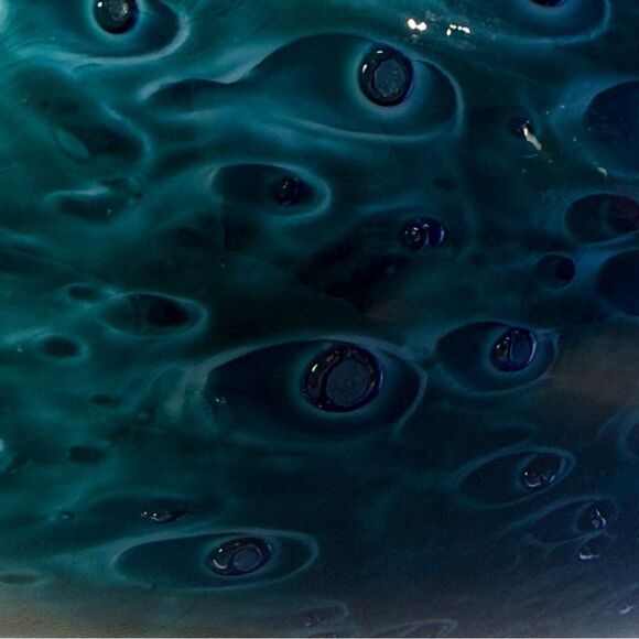 Scalloped peacock dichroic vintage art glass blue green encased vase peacock 8" - Picture 6 of 13